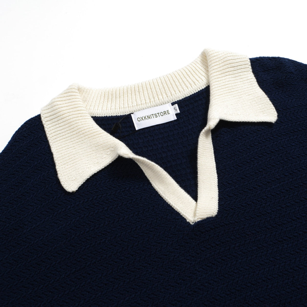 Chemise Polo Homme Bleu Marine des Années 60 à Col Ouvert – Maille Mod avec Détails Crème
