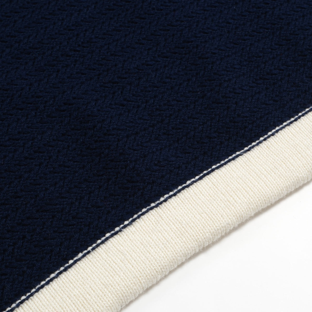 Chemise Polo Homme Bleu Marine des Années 60 à Col Ouvert – Maille Mod avec Détails Crème