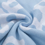 Pull en tricot pour homme des années 60 - Bleu clair avec motif floral rétro blanc