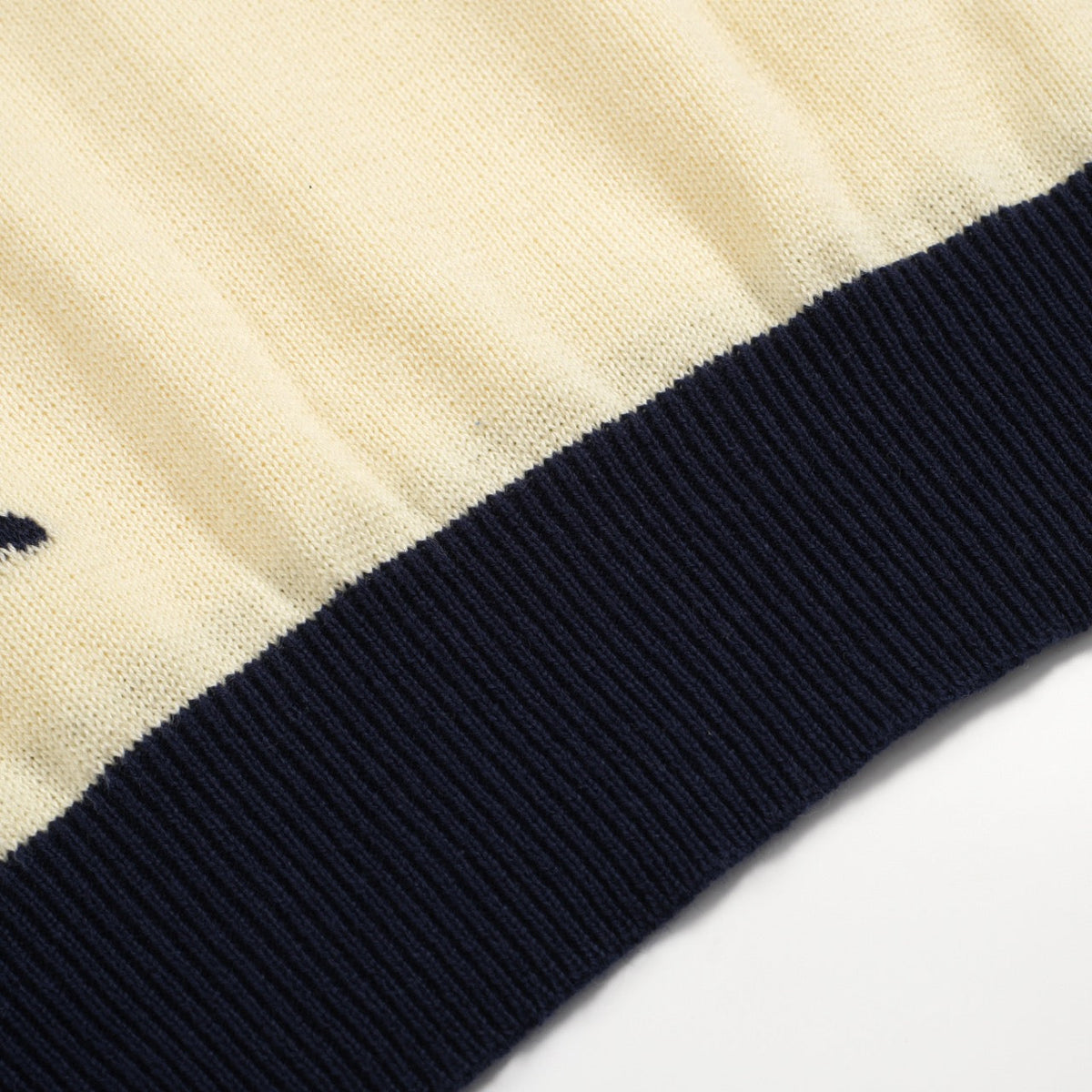 Pull tricoté à motifs étoiles des années 60 pour homme – Marine et crème, style rétro mod