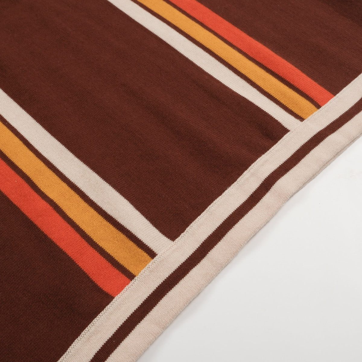 Pull rétro marron pour homme des années 70 – Rayures en V inspirées du coucher de soleil