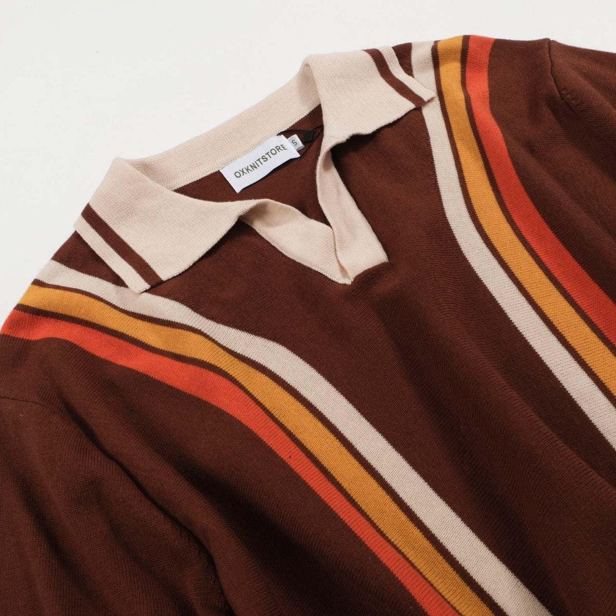 Pull rétro marron pour homme des années 70 – Rayures en V inspirées du coucher de soleil