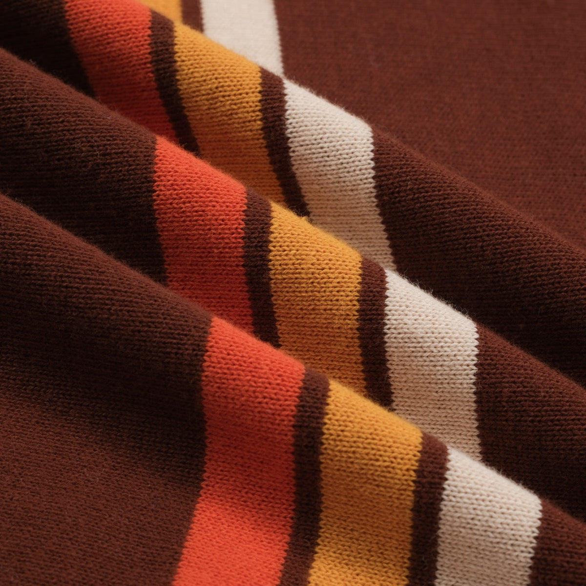 Pull rétro marron pour homme des années 70 – Rayures en V inspirées du coucher de soleil