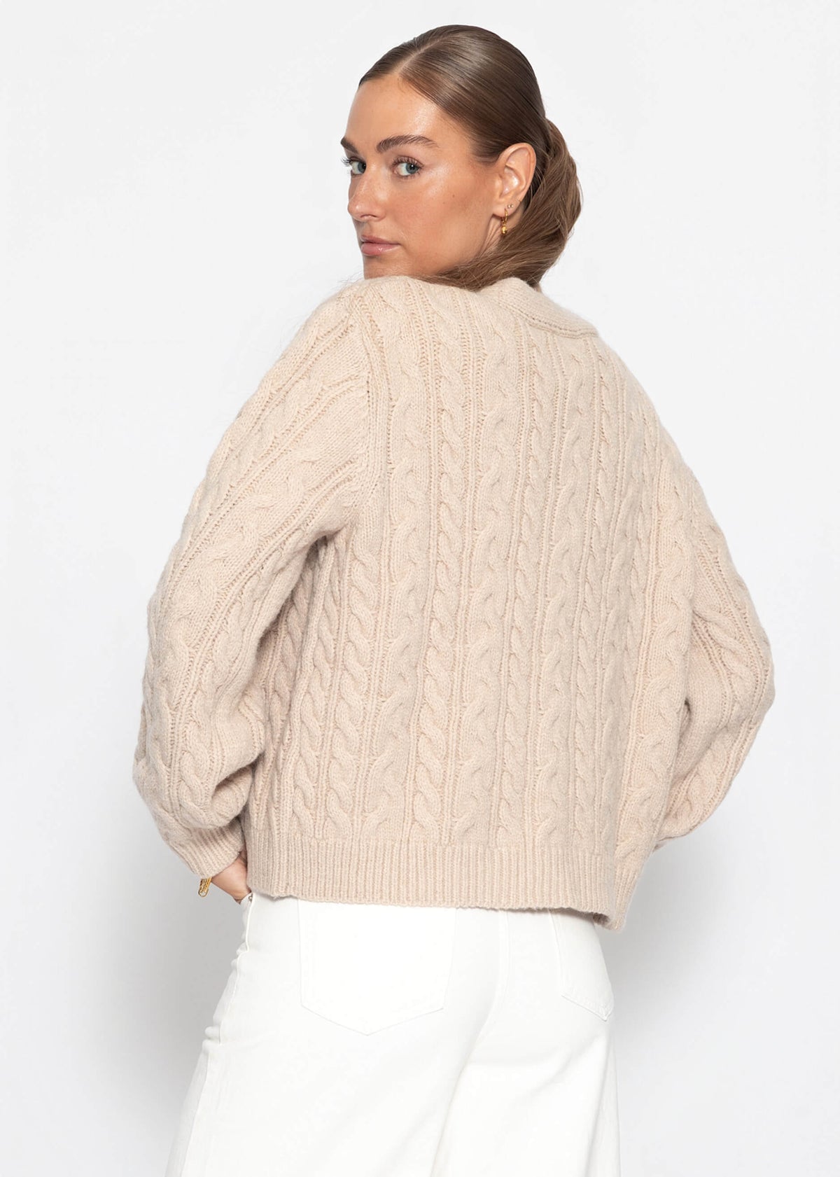Gilet en tricot avec motif en torsades - greige