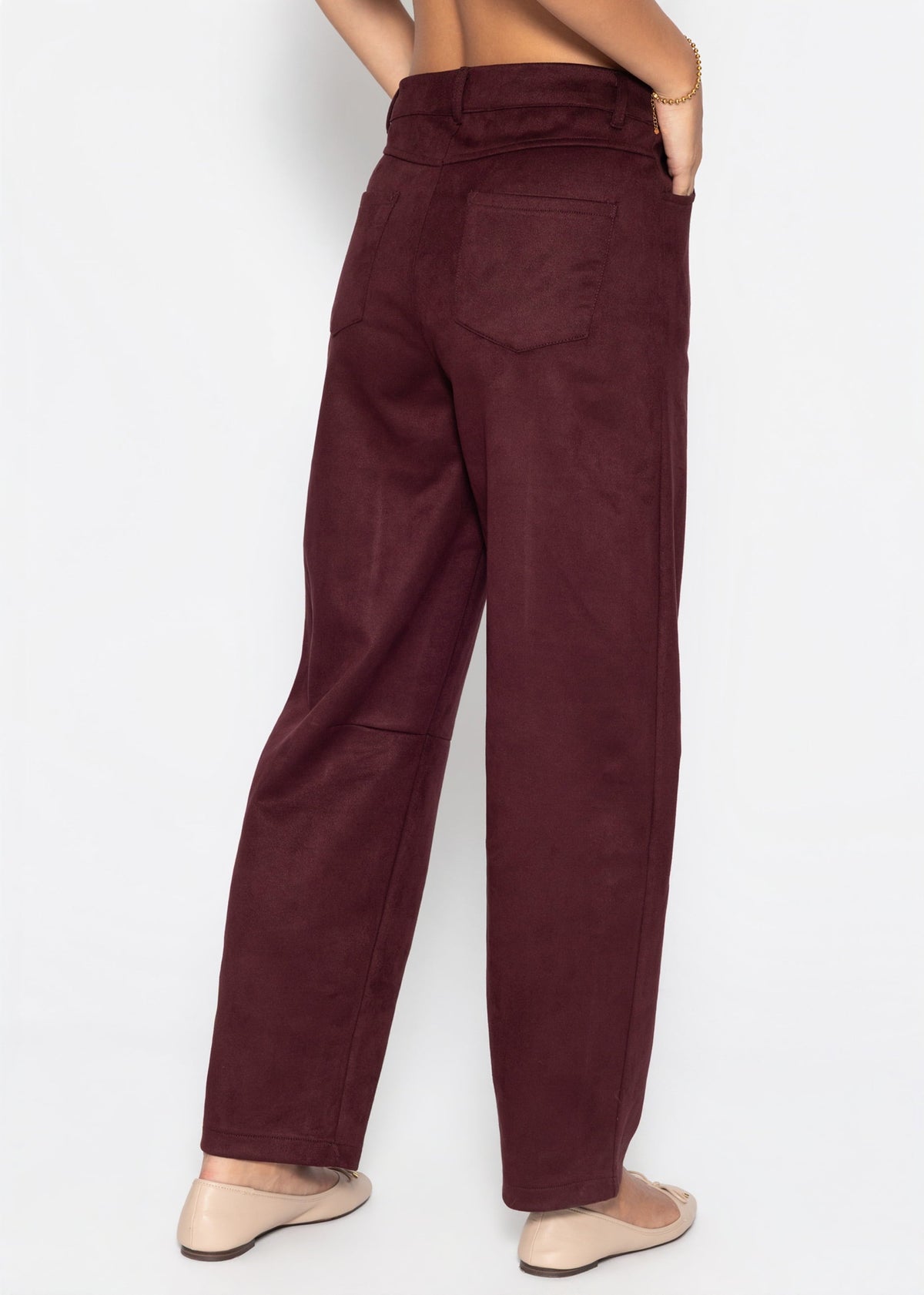 Pantalon à jambes en baril en look daim - bordeaux