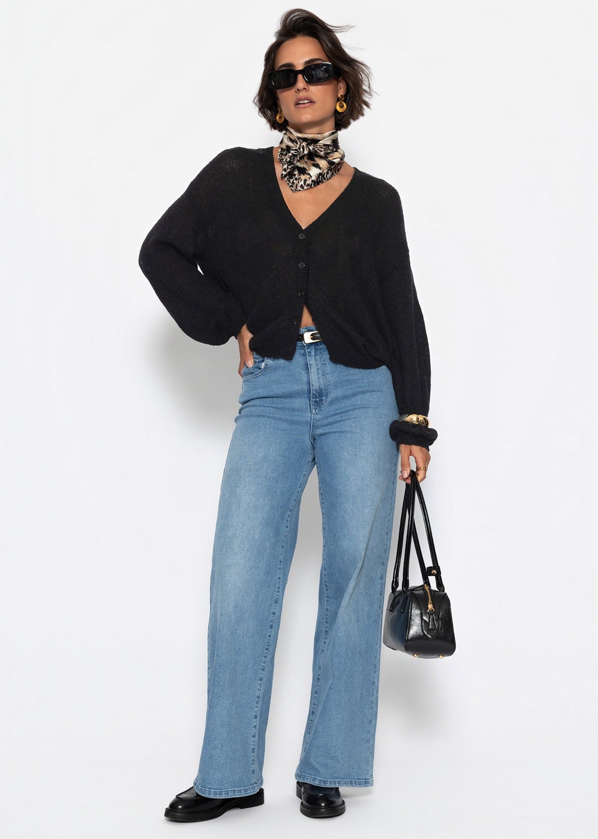 Cardigan en maille fine avec décolleté en V - noir