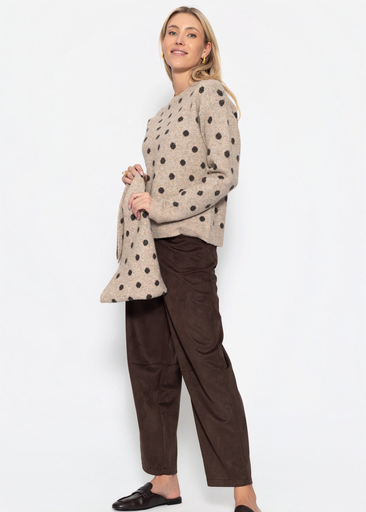 Pull à pois avec écharpe - beige