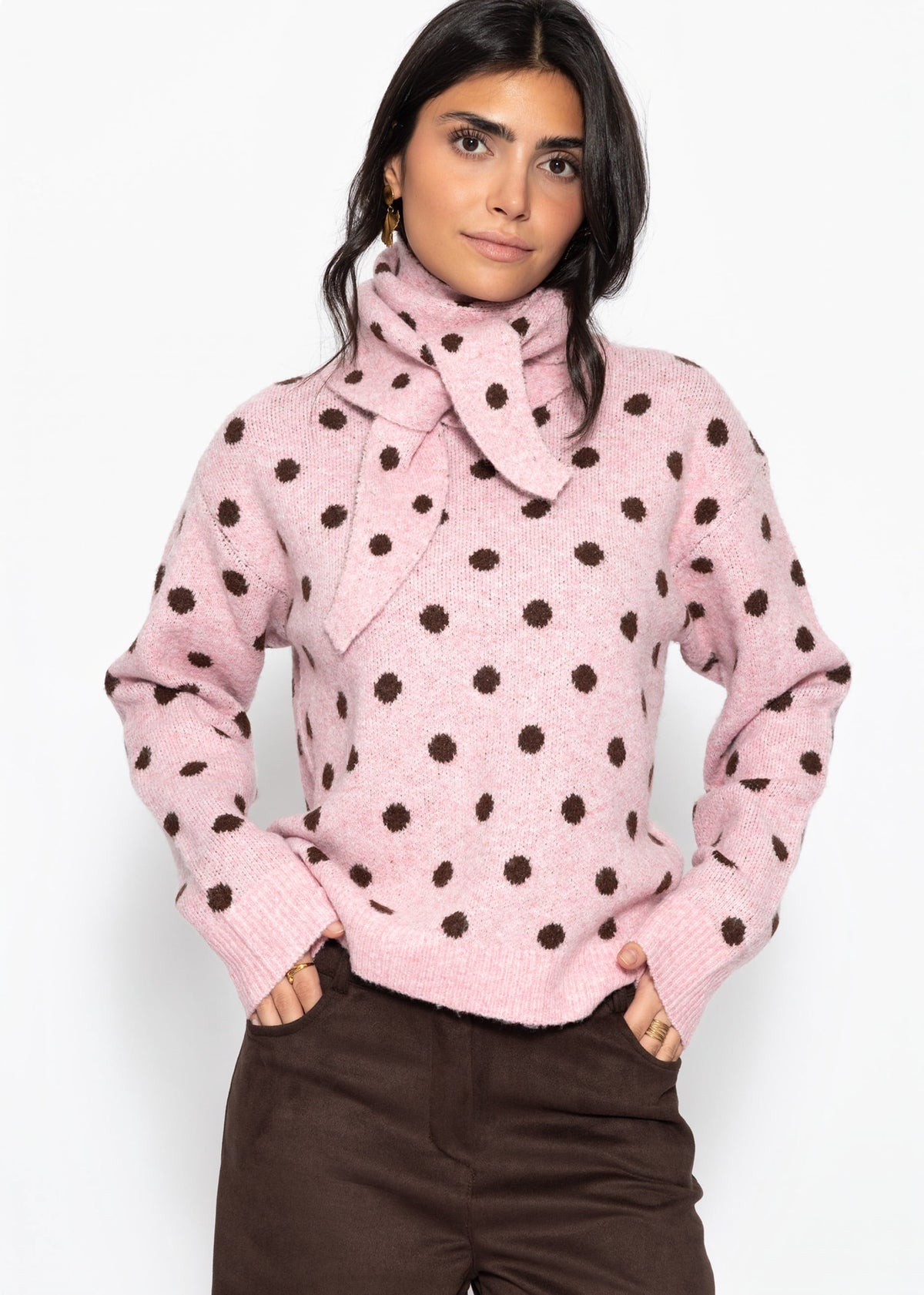 Pull à pois avec écharpe - rose