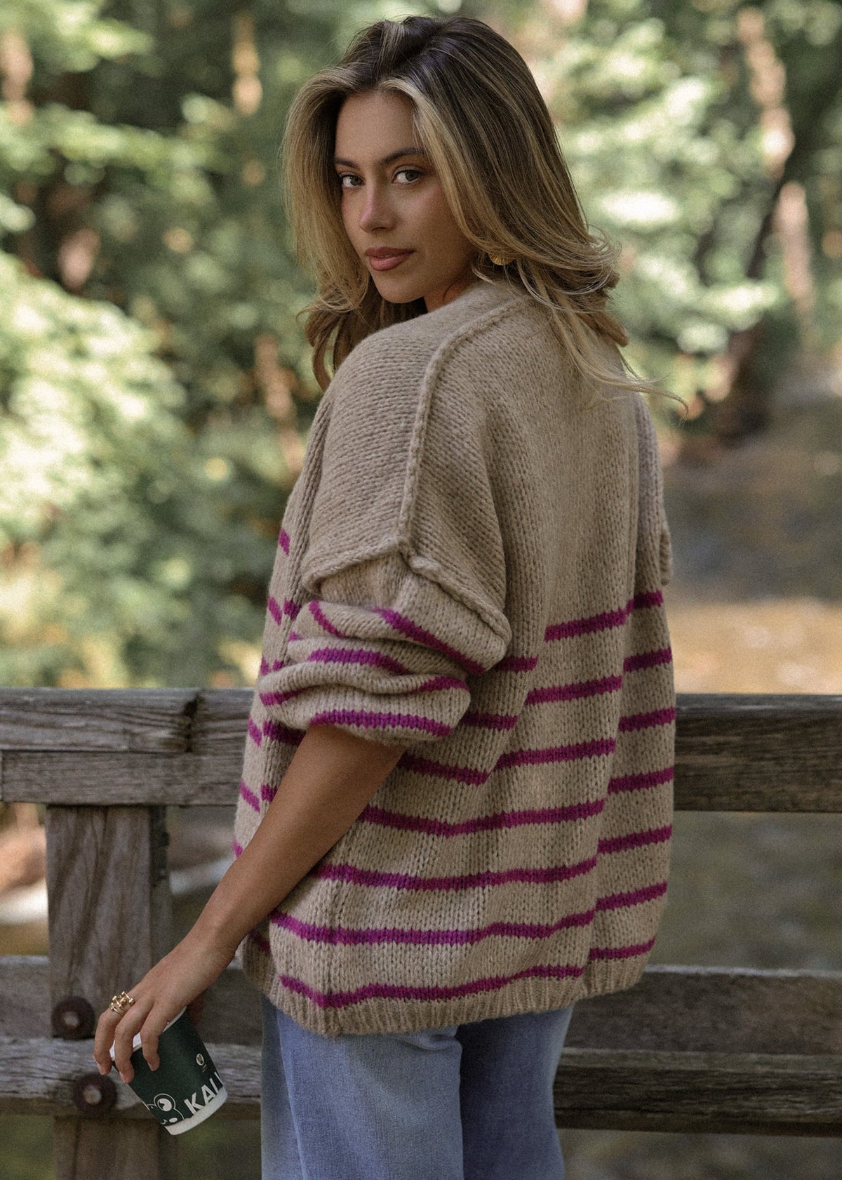 Cardigan rayé avec coutures extérieures - beige-berry