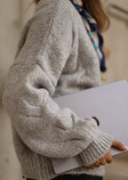 Cardigan en tricot épais avec motif en torsades - gris clair