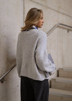 Cardigan en tricot épais avec motif en torsades - gris clair
