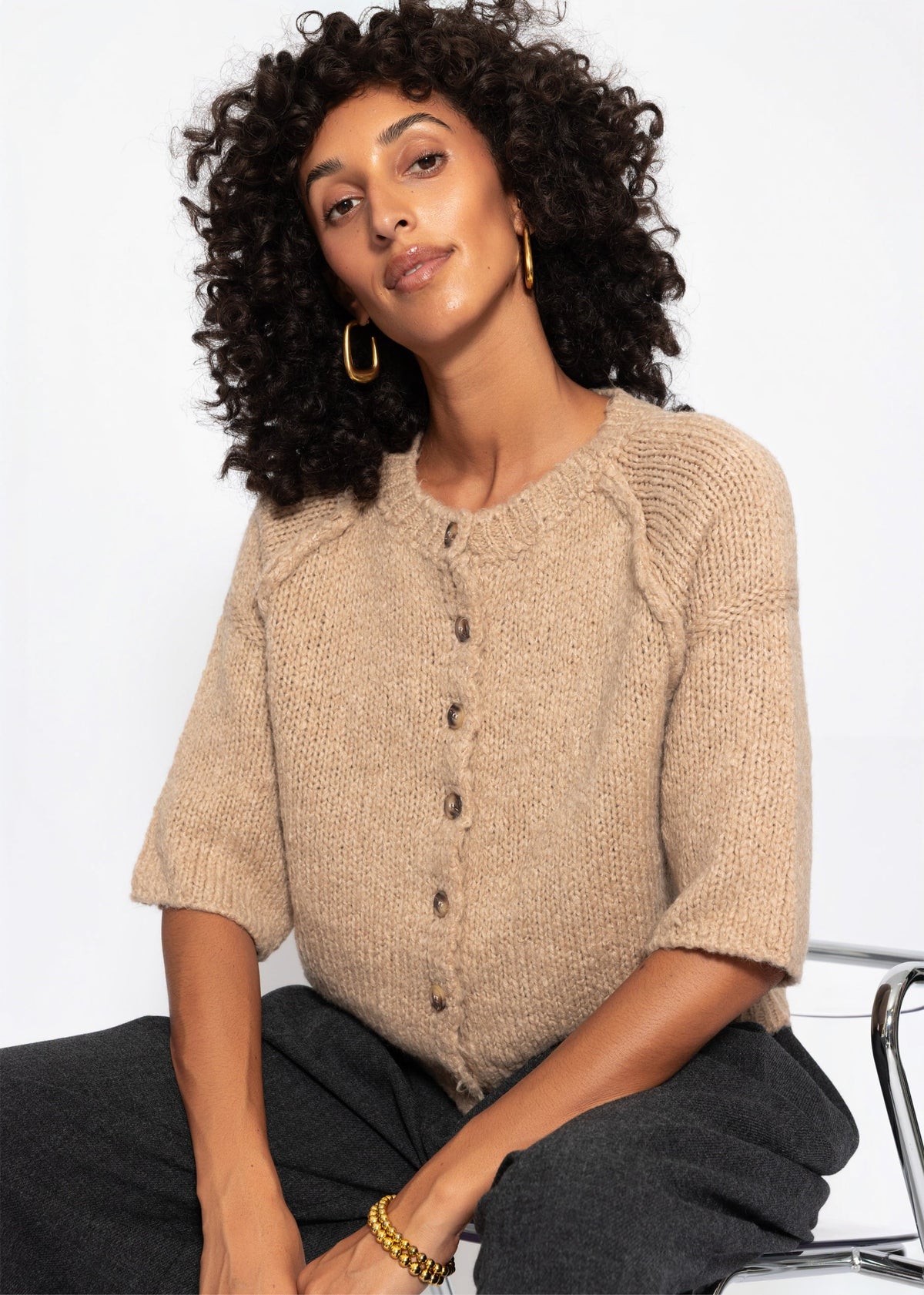 Cardigan à manches courtes avec coutures apparentes - beige