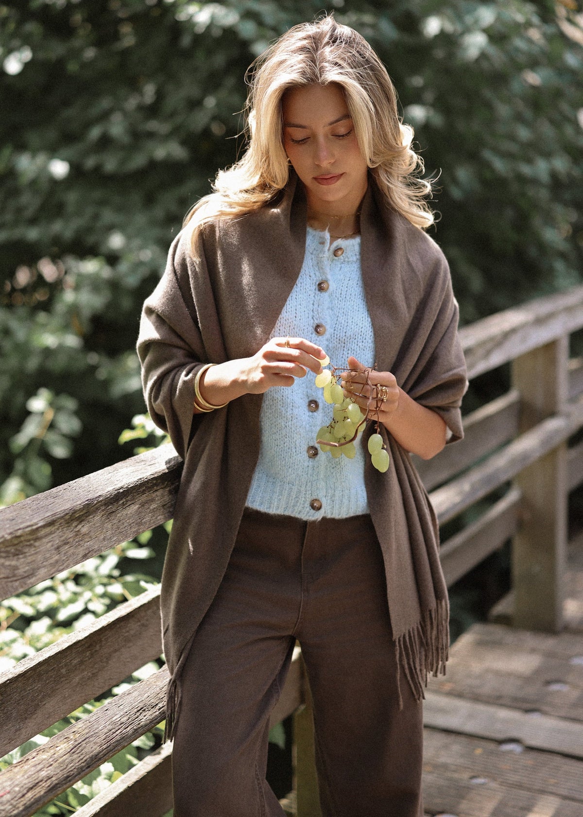 Cardigan à manches courtes avec coutures extérieures - bleu clair