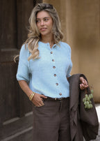 Cardigan à manches courtes avec coutures extérieures - bleu clair