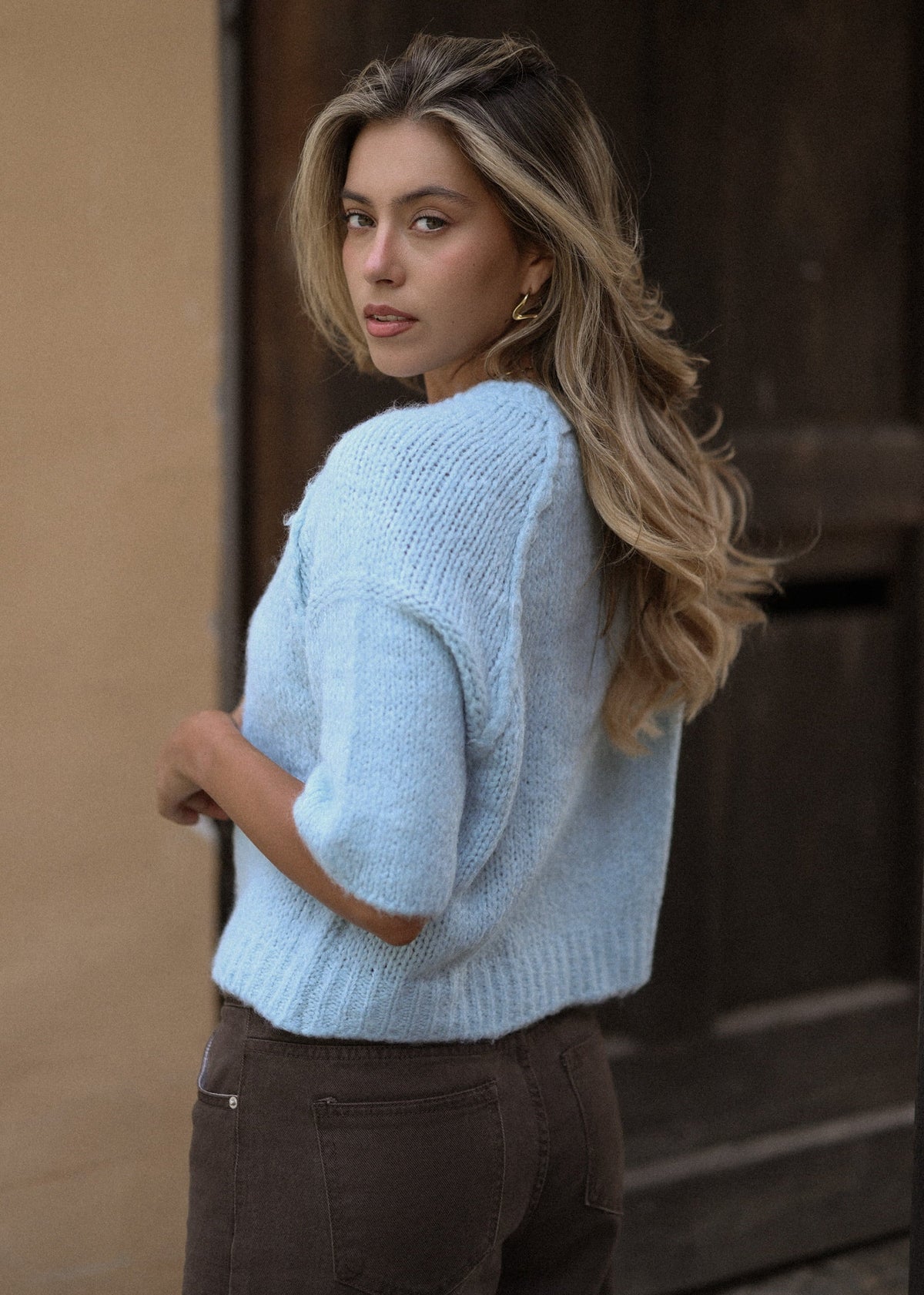 Cardigan à manches courtes avec coutures extérieures - bleu clair