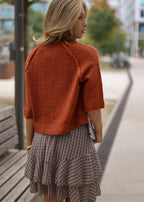 Cardigan à manches courtes avec coutures extérieures - rouge rouille