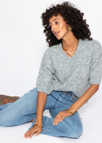 Pull en tricot à manches courtes avec décolleté en V - gris clair