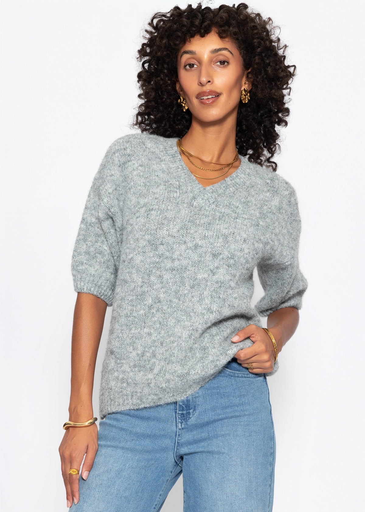 Pull en tricot à manches courtes avec décolleté en V - gris clair