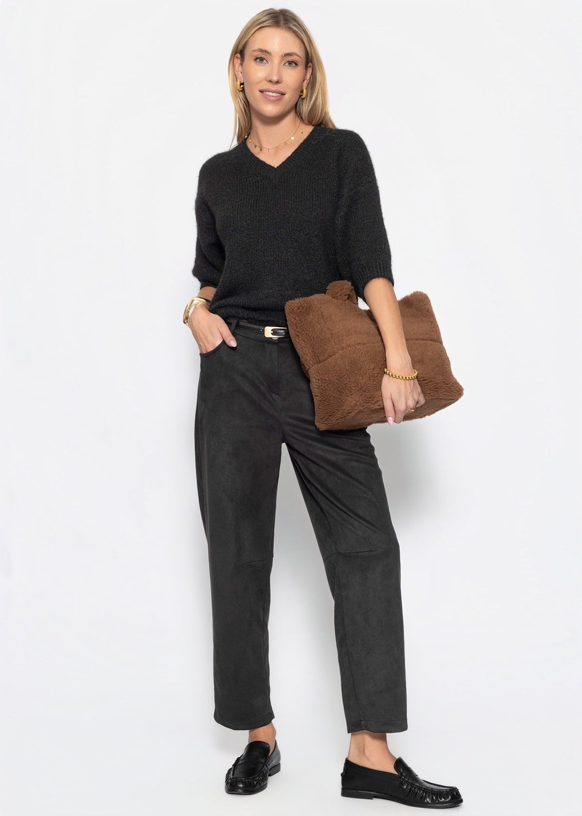 Pull en tricot à manches courtes avec décolleté en V - noir