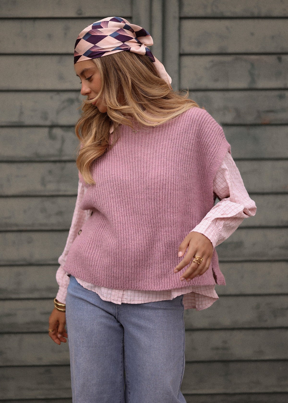 Pull-over en maille côtelée avec boutons sur les côtés - rose poudré