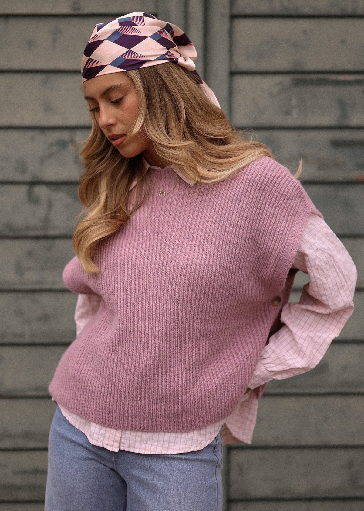 Pull-over en maille côtelée avec boutons sur les côtés - rose poudré
