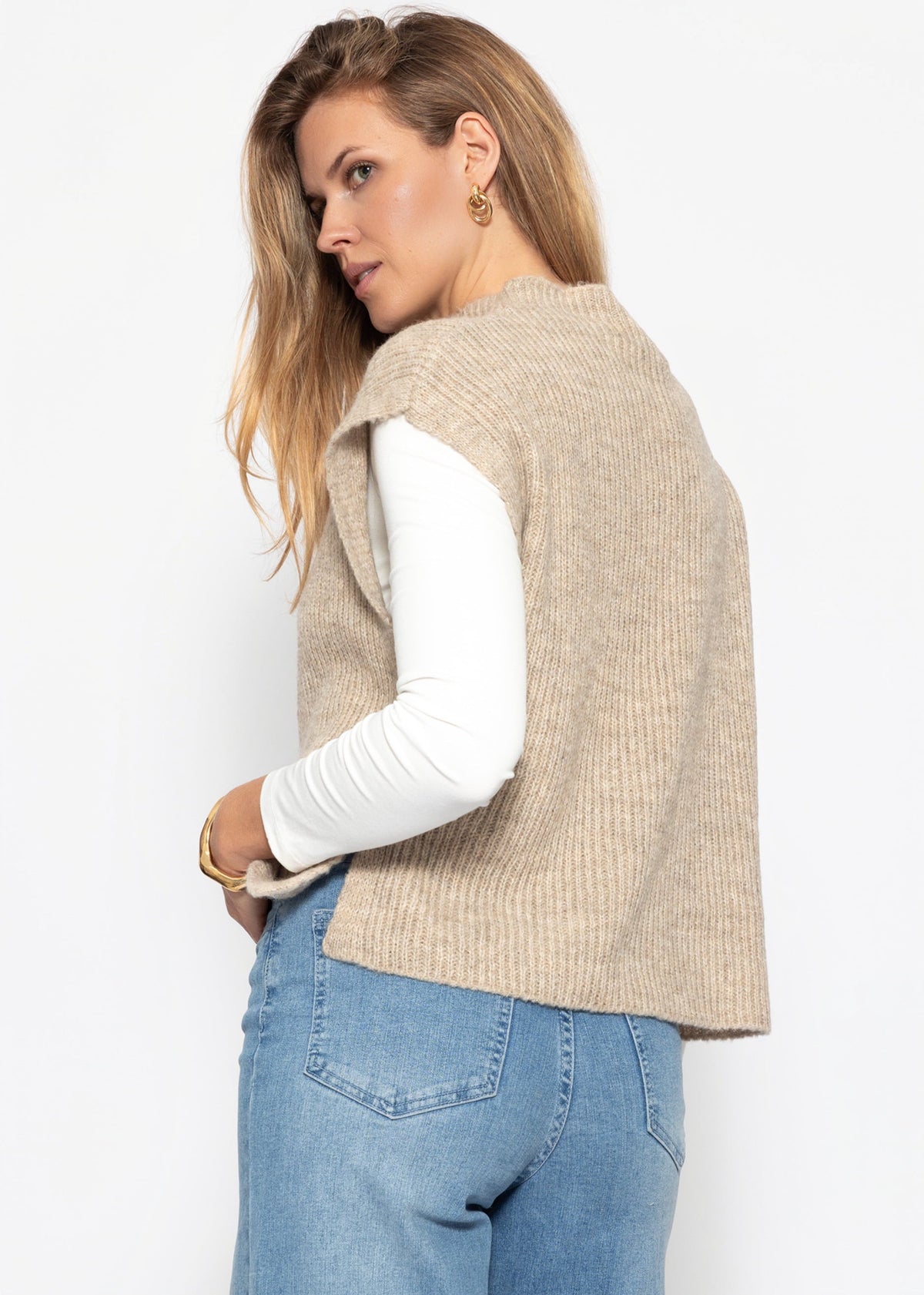 Pull-over en maille côtelée avec boutons sur les côtés - taupe