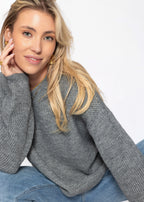 Pull en maille côtelée avec un col en V haut - gris