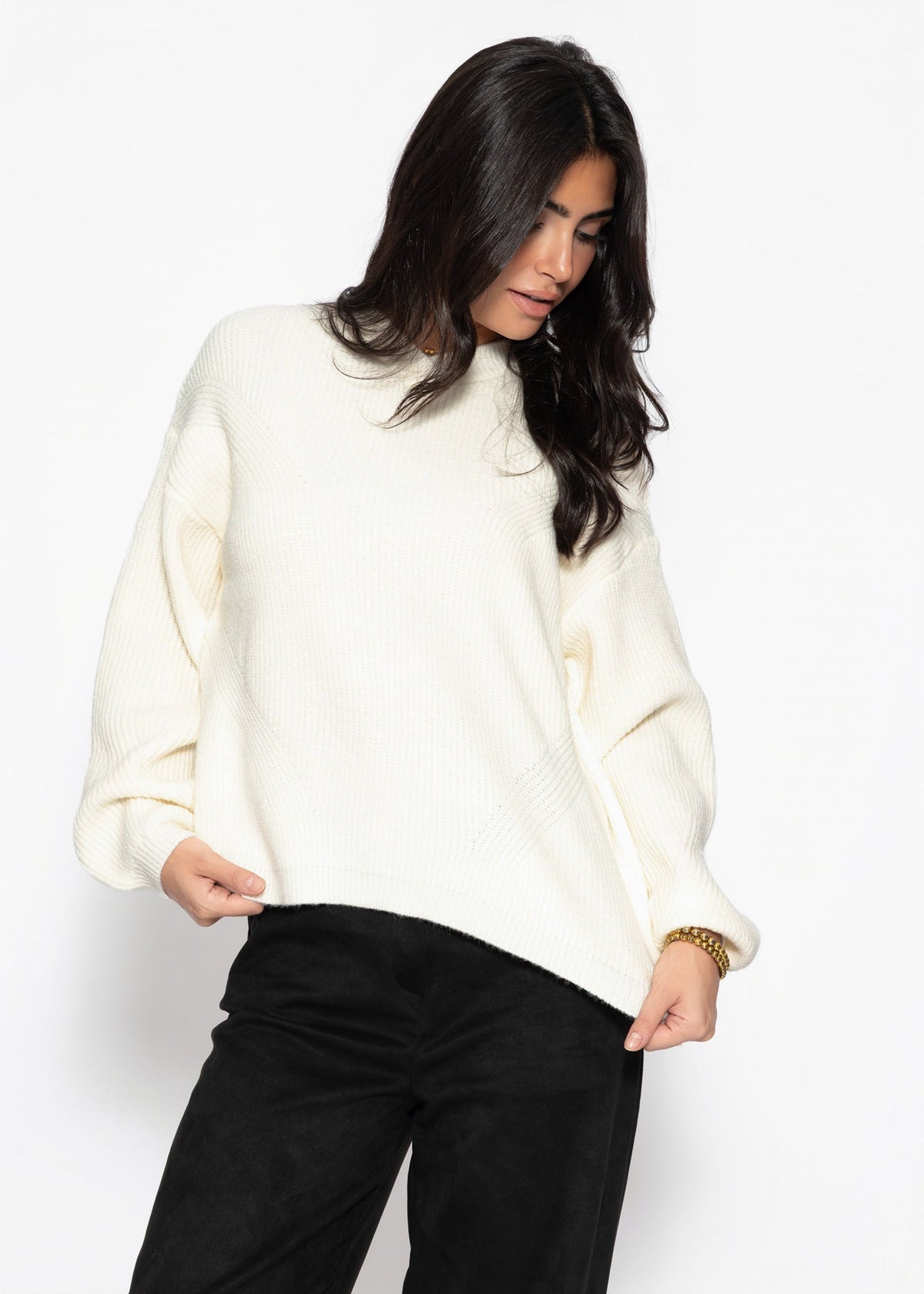 Pull en maille côtelée avec décolleté en V haut - blanc cassé