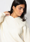Pull en maille côtelée avec décolleté en V haut - blanc cassé