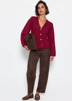 Cardigan à col en V avec boutons dorés - framboise