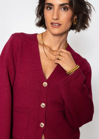 Cardigan à col en V avec boutons dorés - framboise