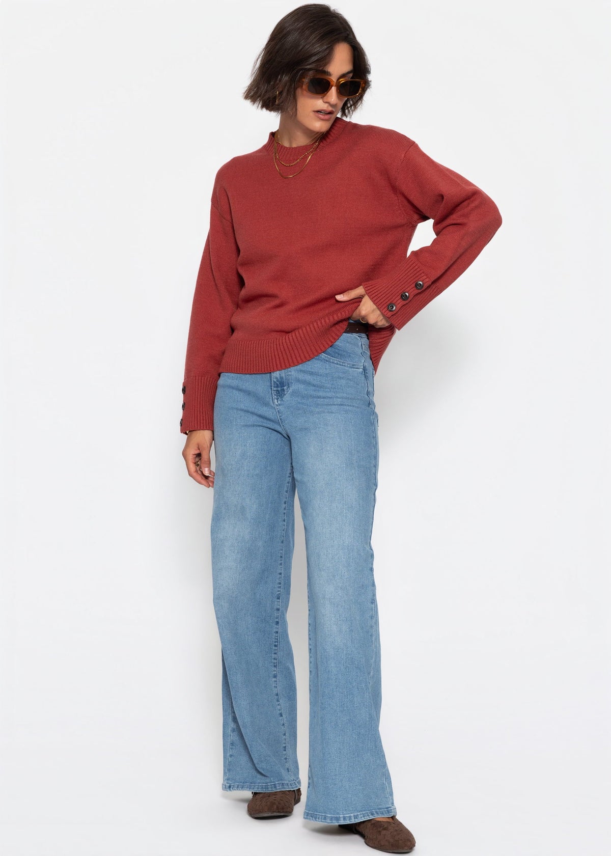 Pull en tricot avec détail de bouton - rouge rouille