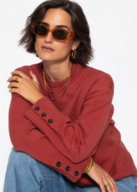 Pull en tricot avec détail de bouton - rouge rouille