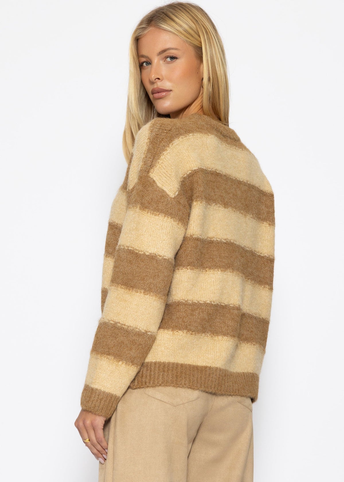 Pull en tricot à rayures - camel-beige