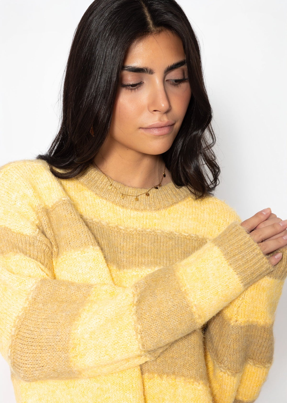 Pull en tricot à rayures - jaune-taupe