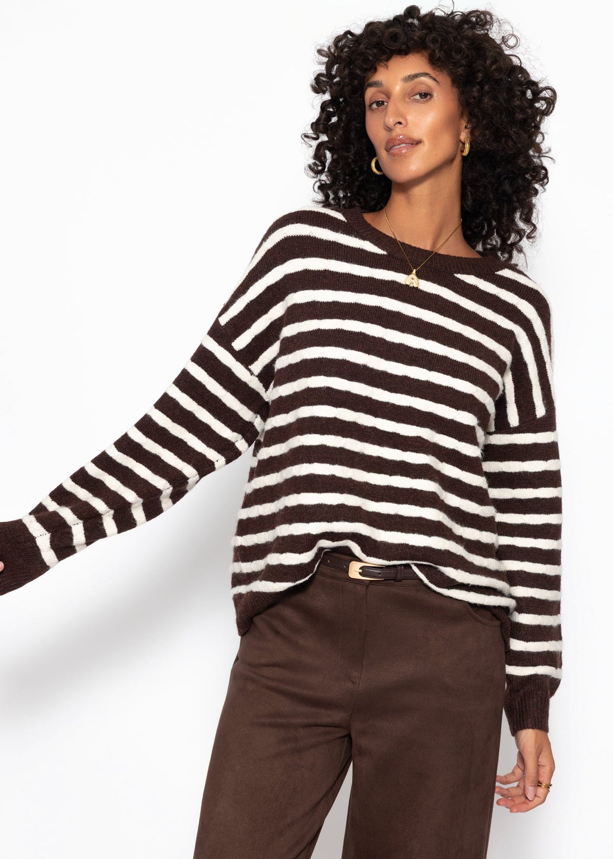Pull en tricot avec design rayé - marron-blanc cassé