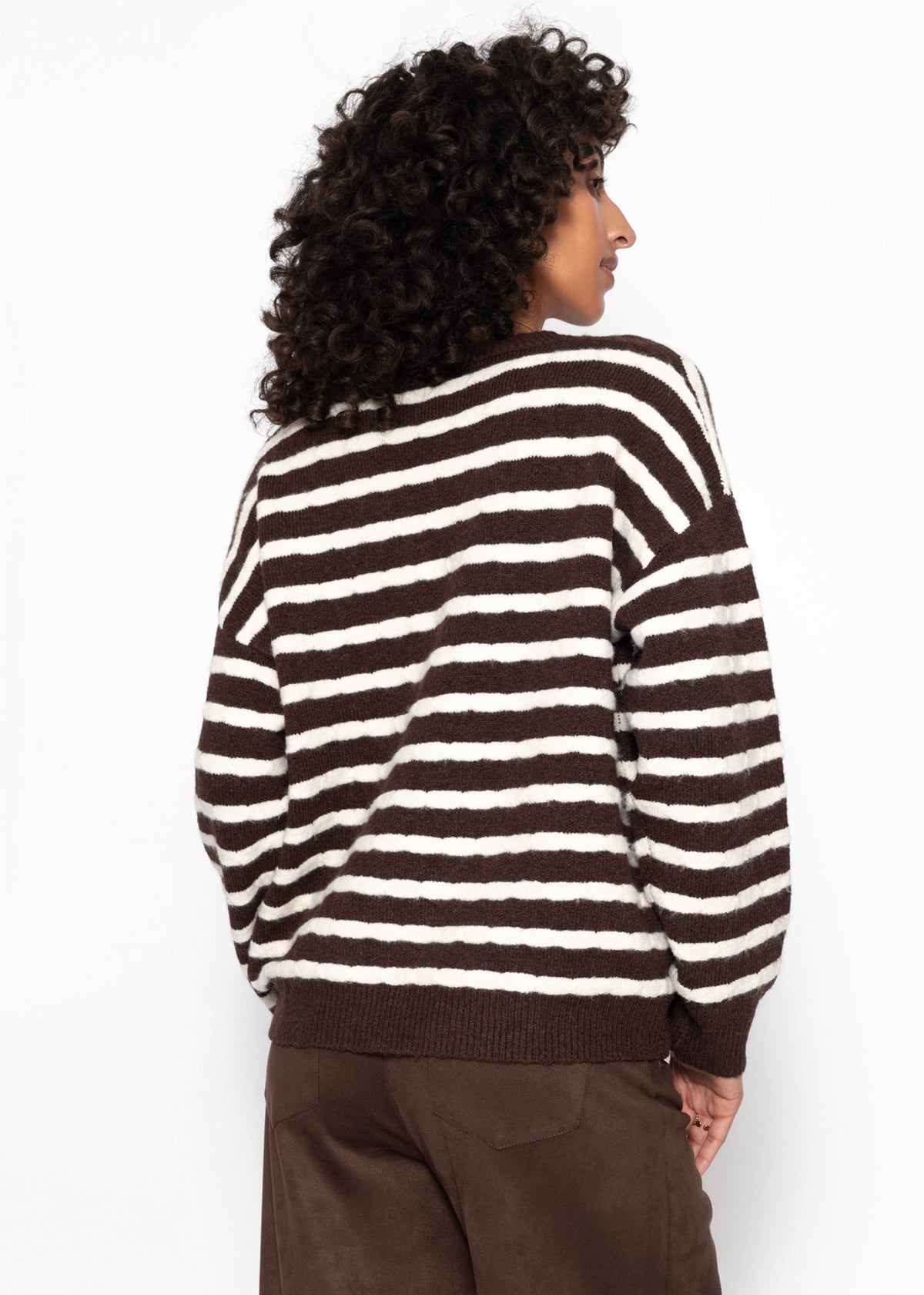 Pull en tricot avec design rayé - marron-blanc cassé