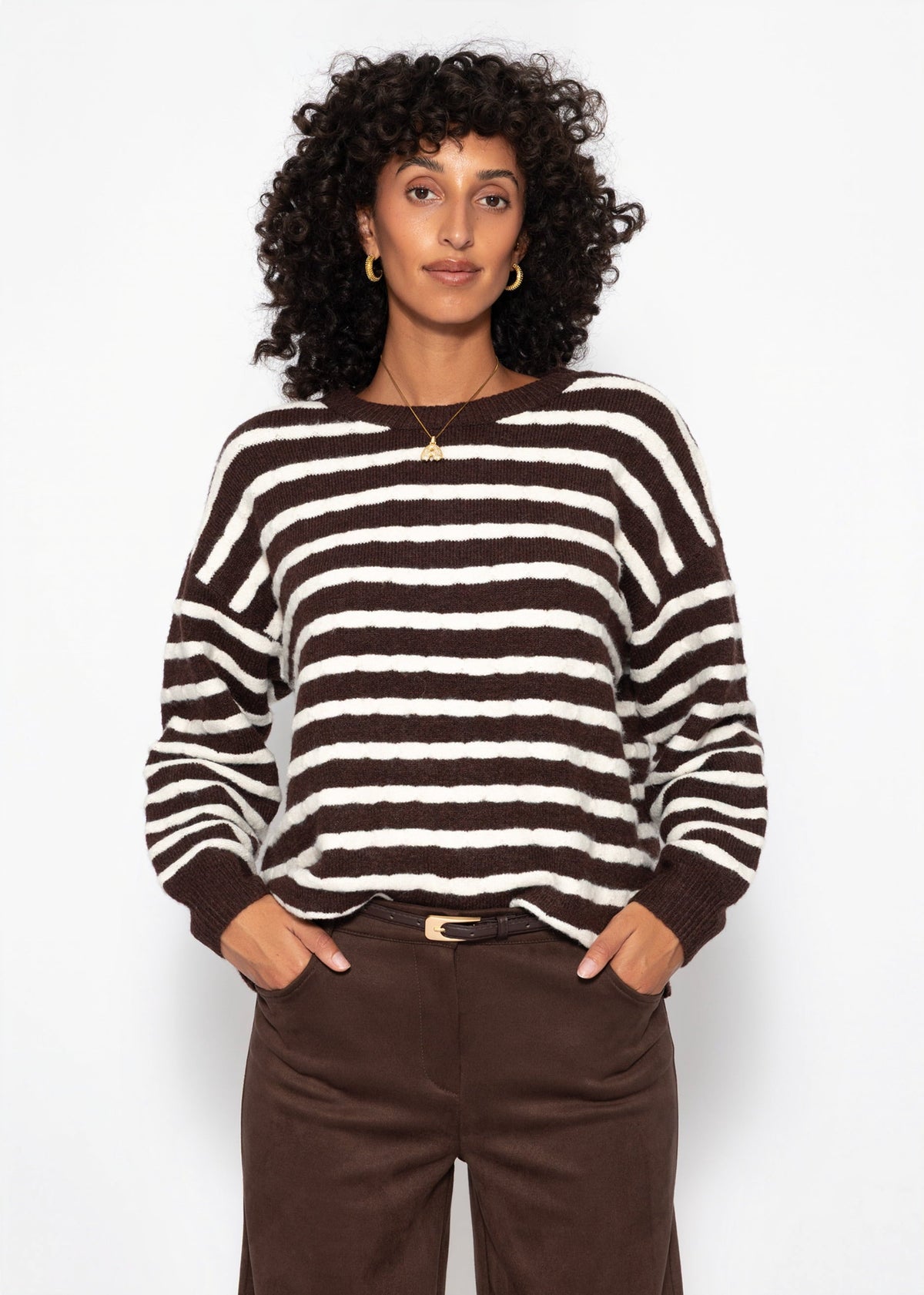 Pull en tricot avec design rayé - marron-blanc cassé