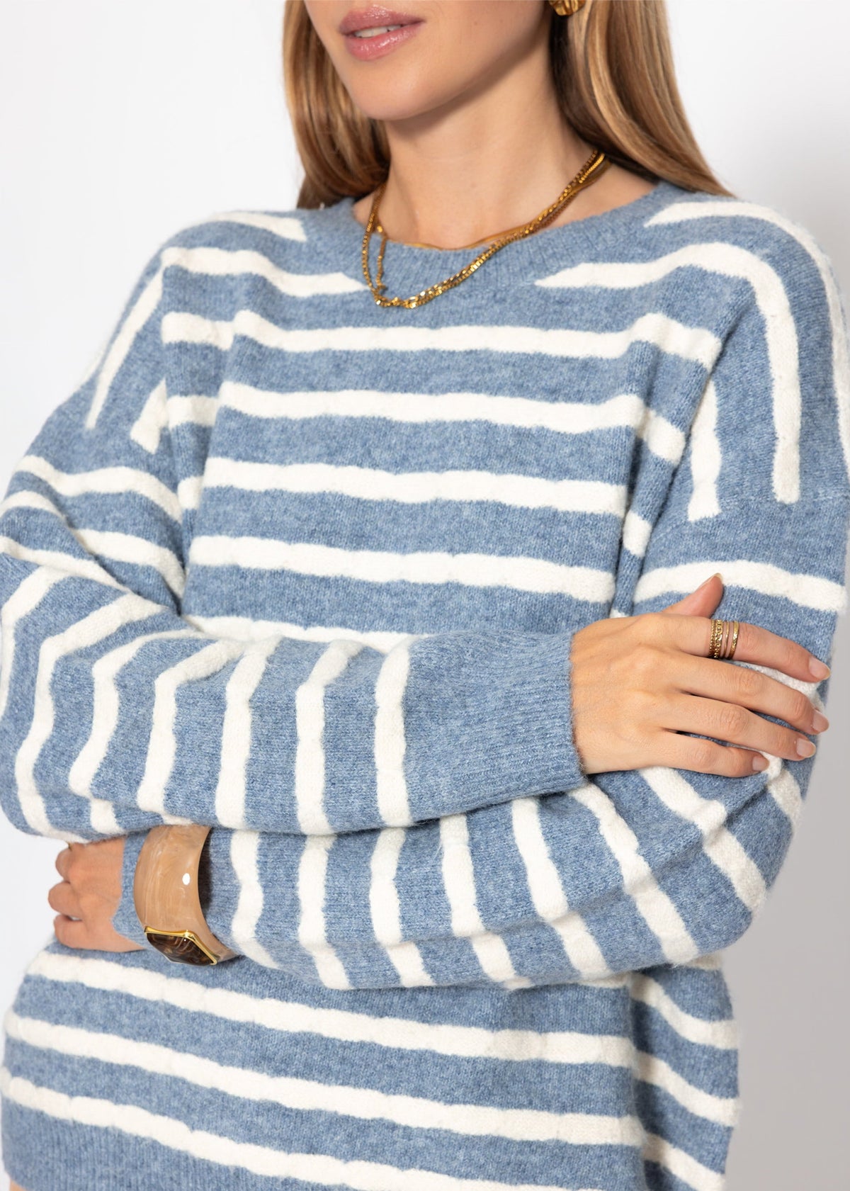 Pull en tricot à rayures - bleu jean-blanc cassé