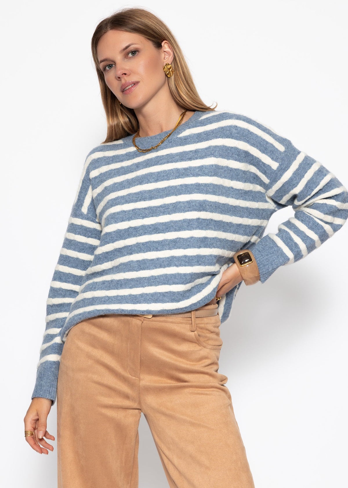 Pull en tricot à rayures - bleu jean-blanc cassé