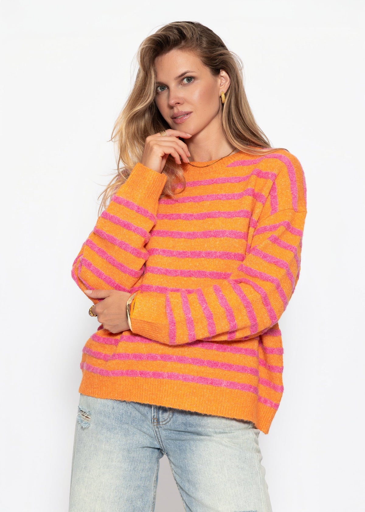 Pull en tricot avec design à rayures - rose-orange