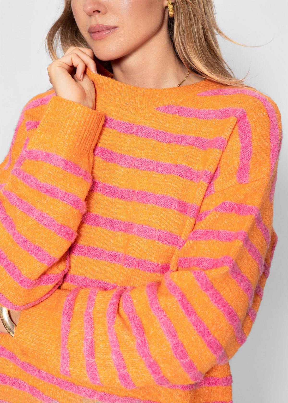 Pull en tricot avec design à rayures - rose-orange