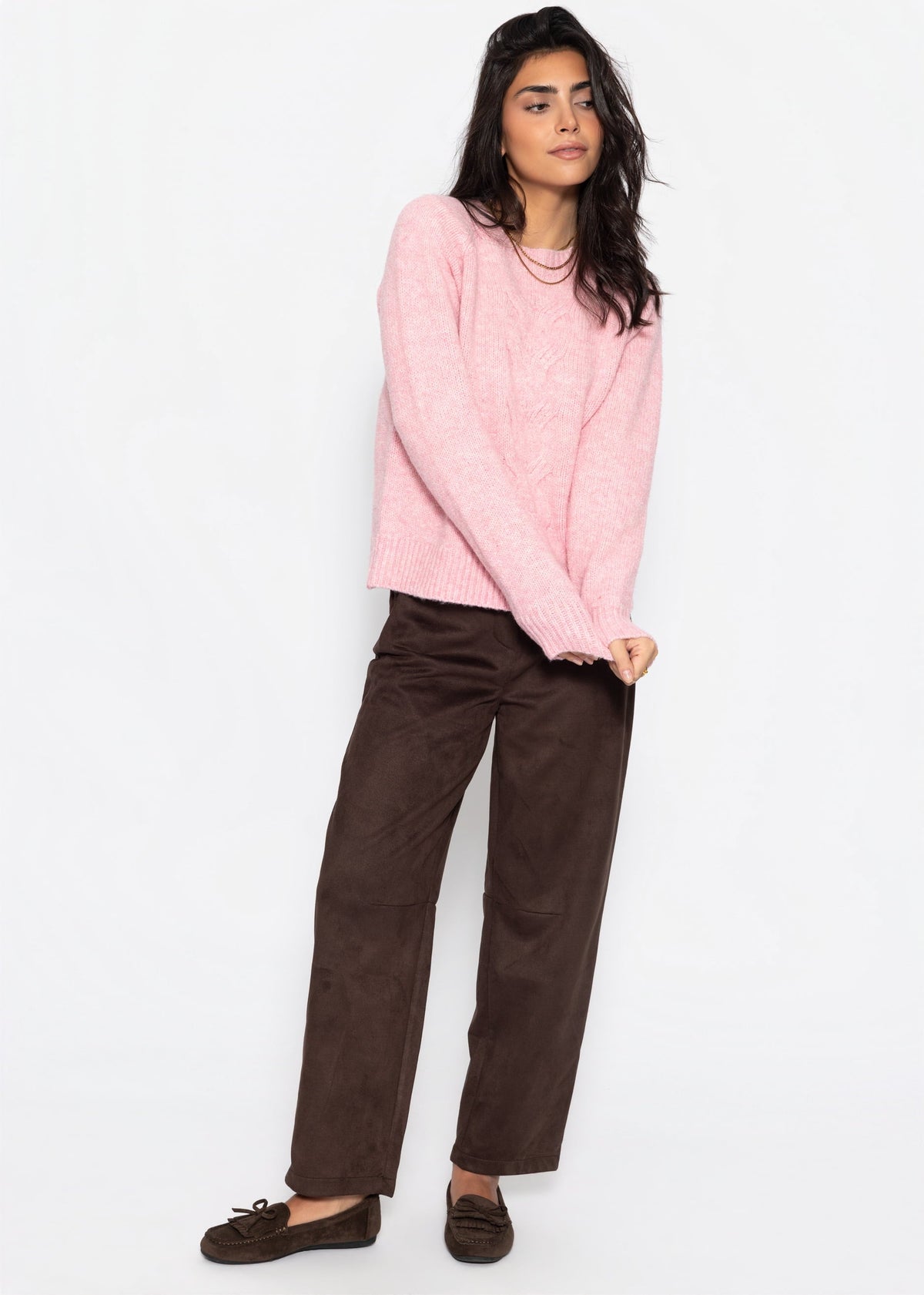 Pull en tricot avec motif en torsades - rose