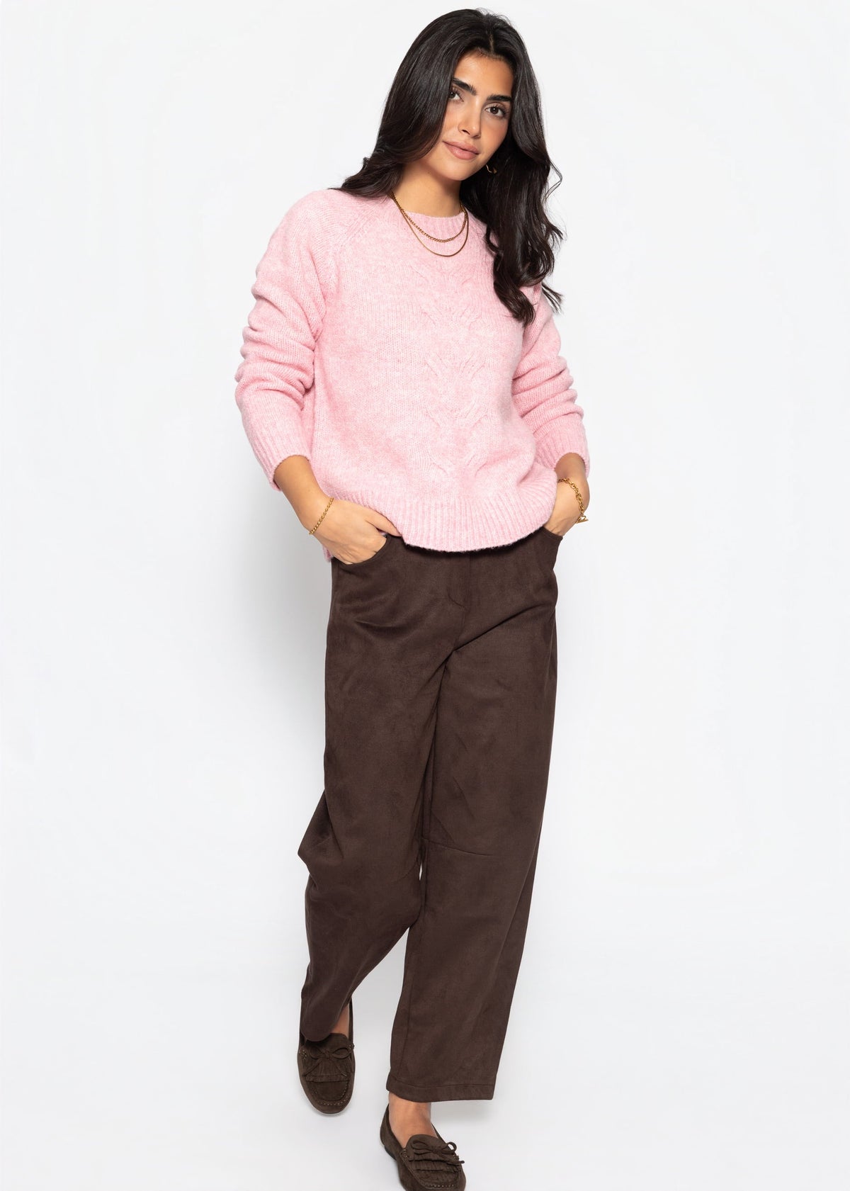 Pull en tricot avec motif en torsades - rose
