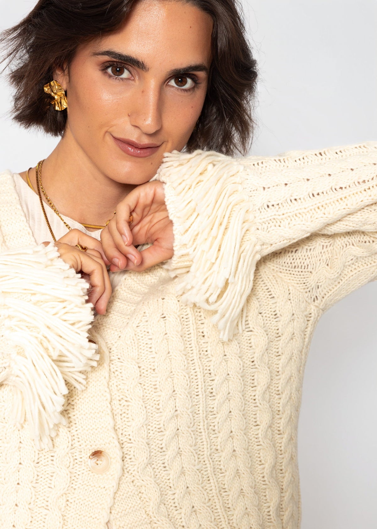Cardigan en tricot torsadé avec bordures à franges - blanc cassé