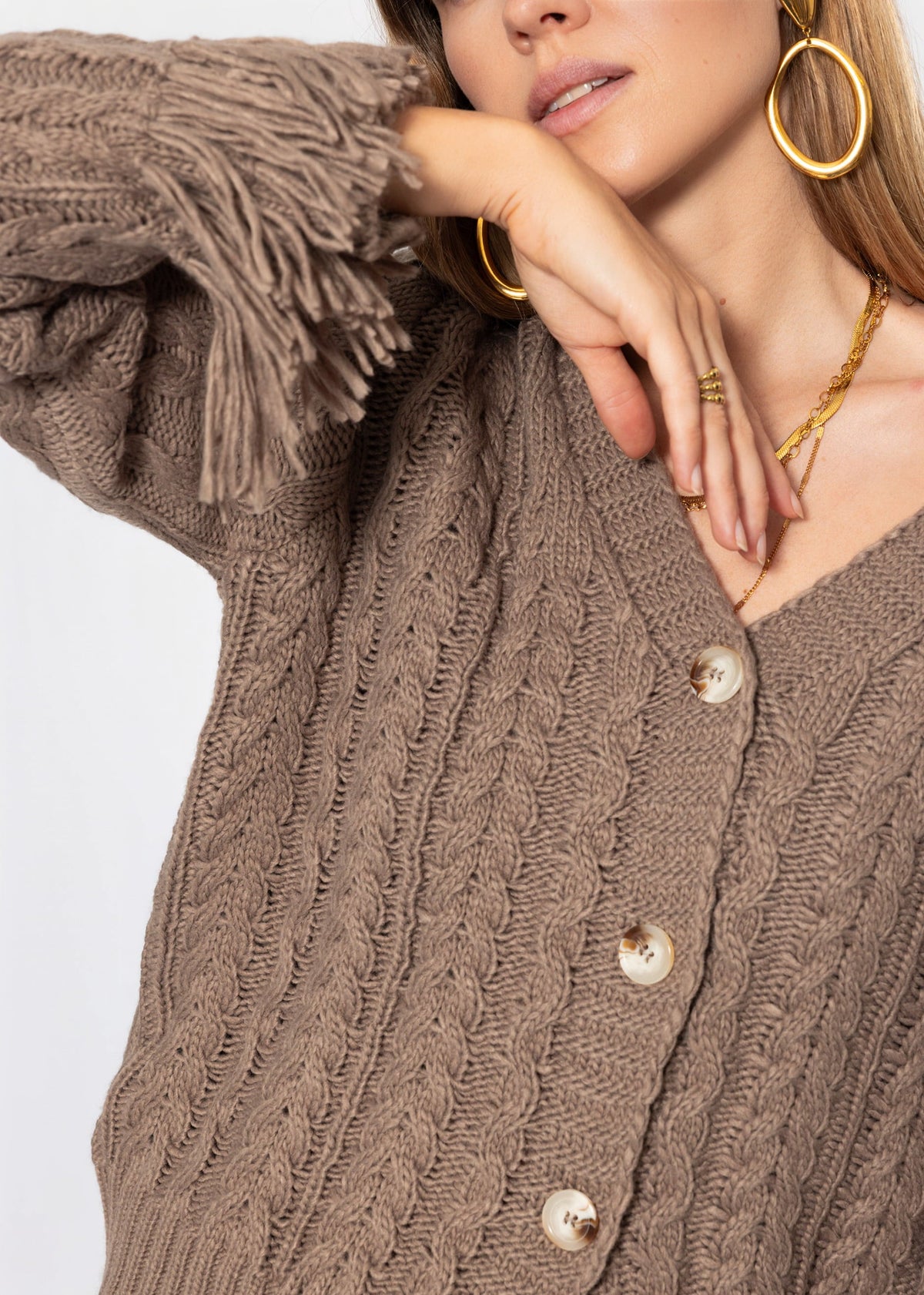 Cardigan en tricot torsadé avec bord frangé - taupe