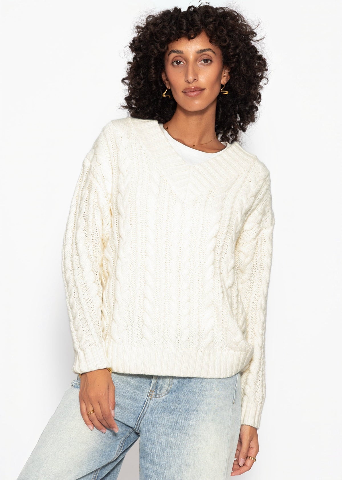 Pull en tricot torsadé avec décolleté en V - blanc cassé